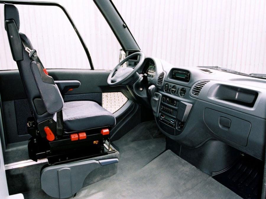  Mercedes-Benz Alu-Sprinter Concept 2001 года  (фото 2 из 5)